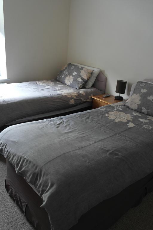 Hikers And Bikers Bed and Breakfast Hadfield Buitenkant foto