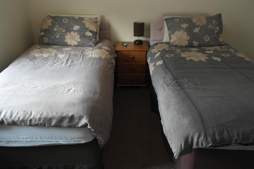 Hikers And Bikers Bed and Breakfast Hadfield Kamer foto